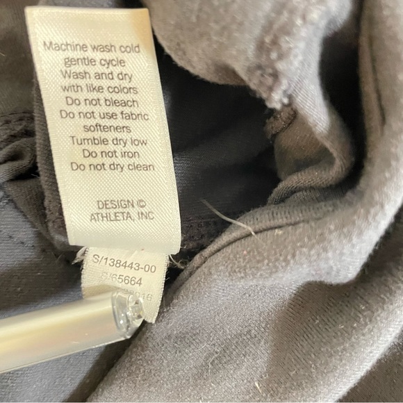 Athleta Leggings Metro Grey Size Small Yoga Pants Gym Versatile Gently Worn - Picture 9 of 10